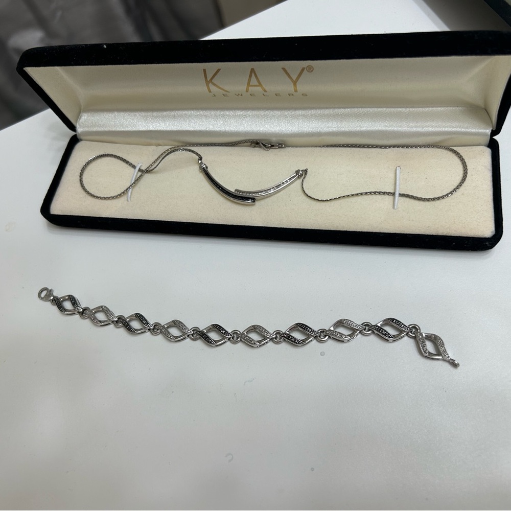 Kay Jewelry’s Necklace and bracelet